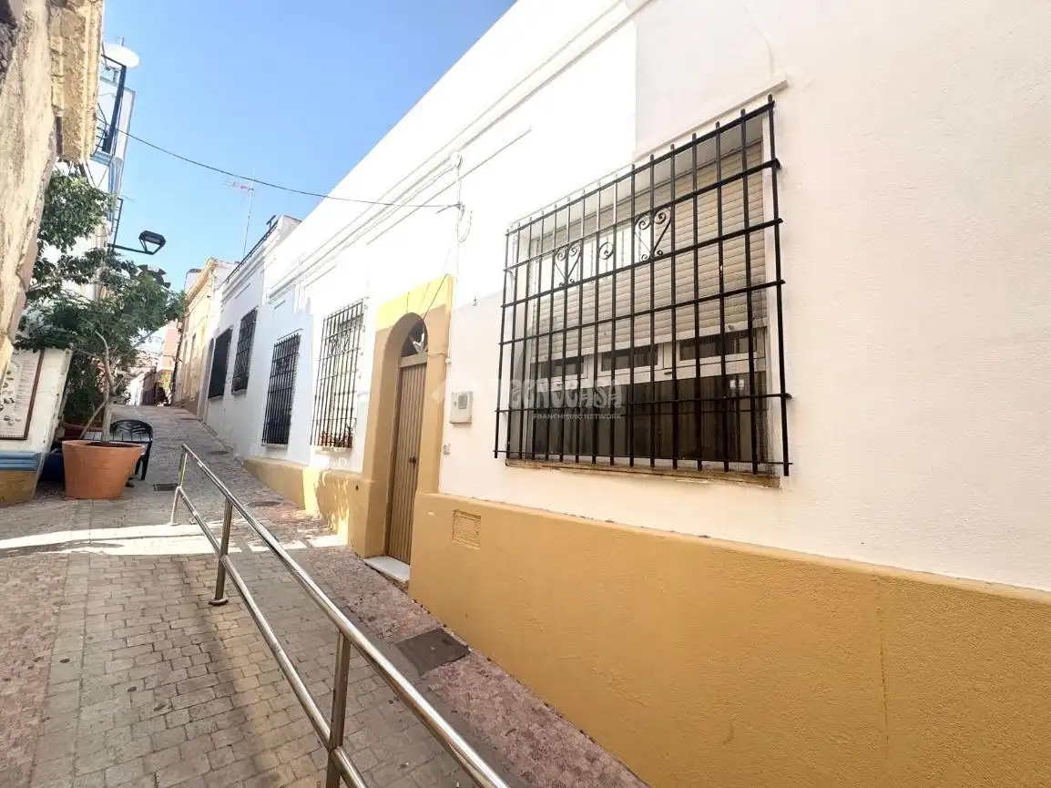 Vista exterior de Casa adosada en venta en Almería con Terraza