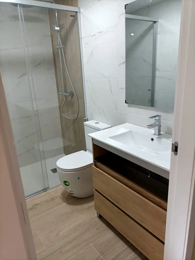 Bathroom of Detached homes for rent in La Pobla de Vallbona  with Air Conditioner, Heating and Private garden