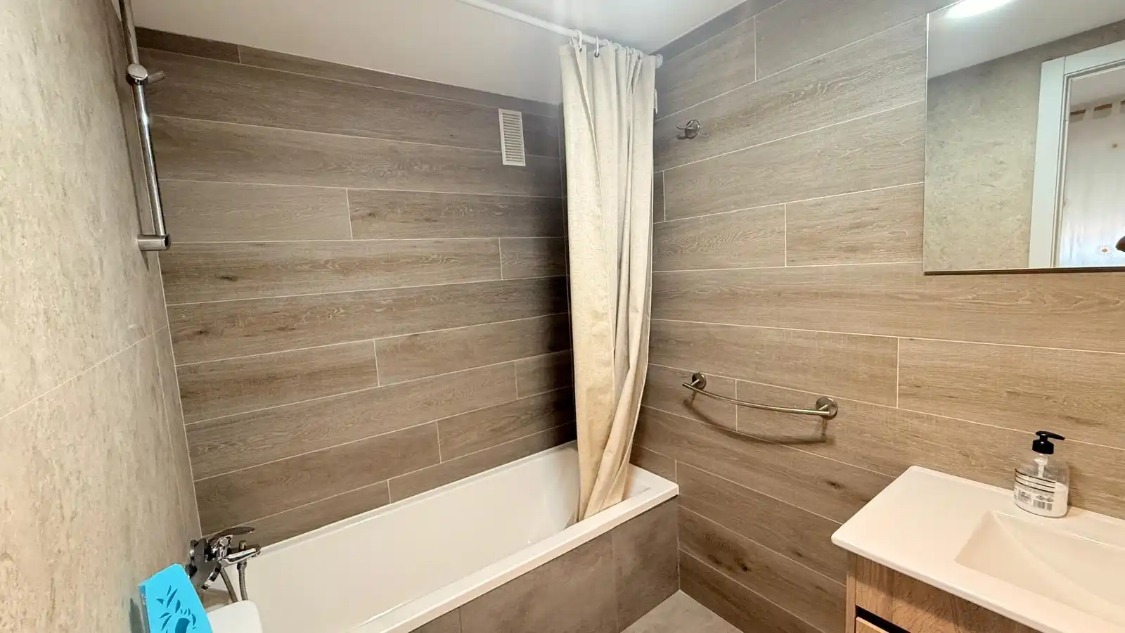 Bathroom of Flat for sale in Oropesa del Mar / Orpesa  with Air Conditioner, Heating and Terrace