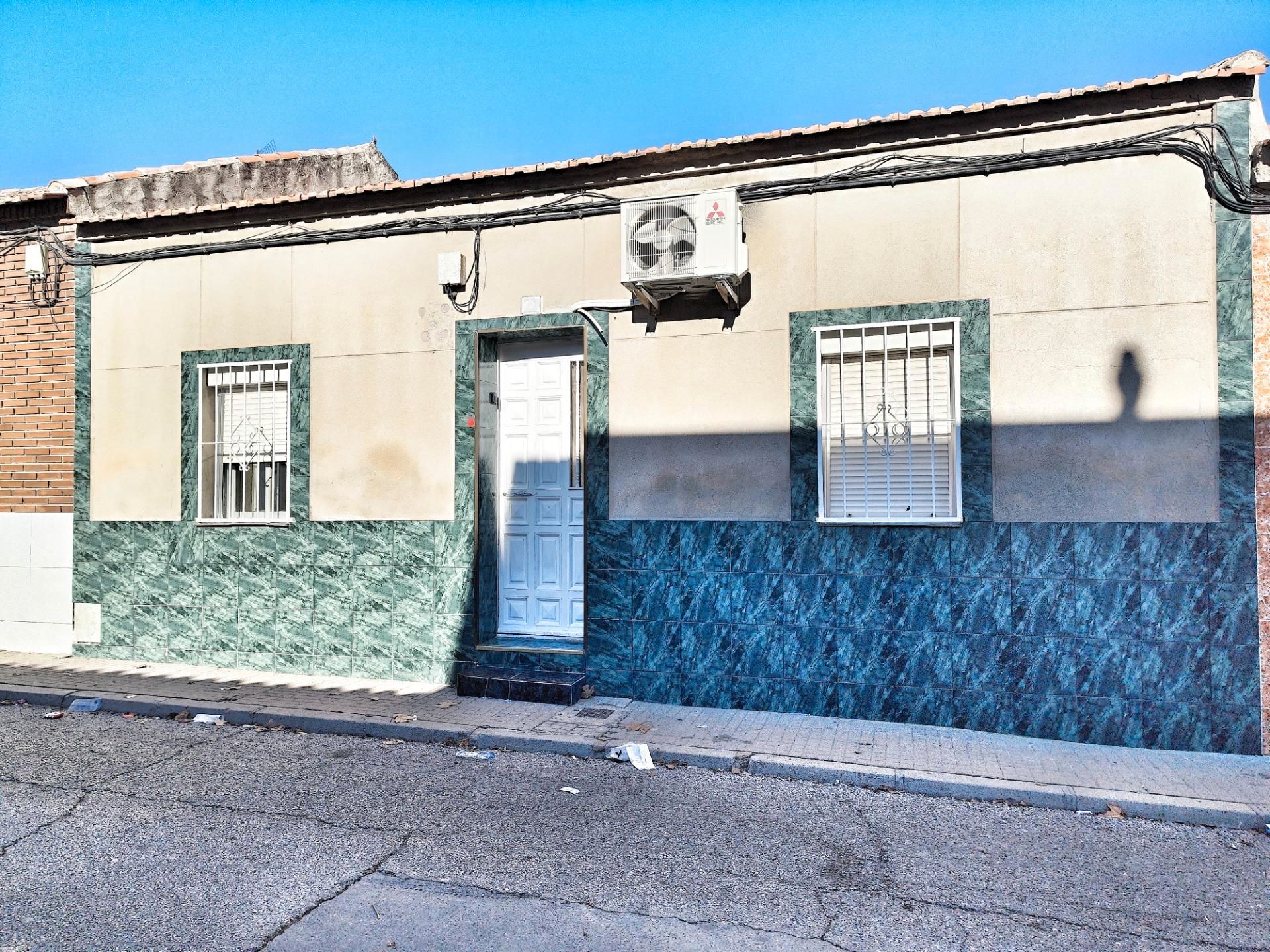 Vista exterior de Casa o xalet en venda en Puertollano amb Aire condicionat i Moblat