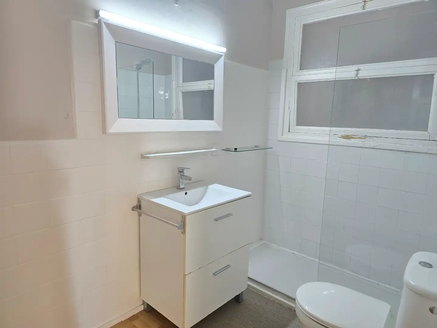 Baño de Piso en venta en Sabadell con Calefacción, Parquet y Balcón