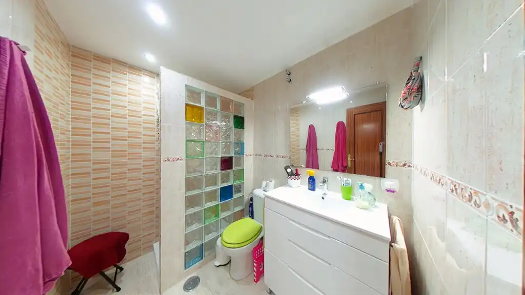 Baño de Apartamento en venta en Torrox con Amueblado