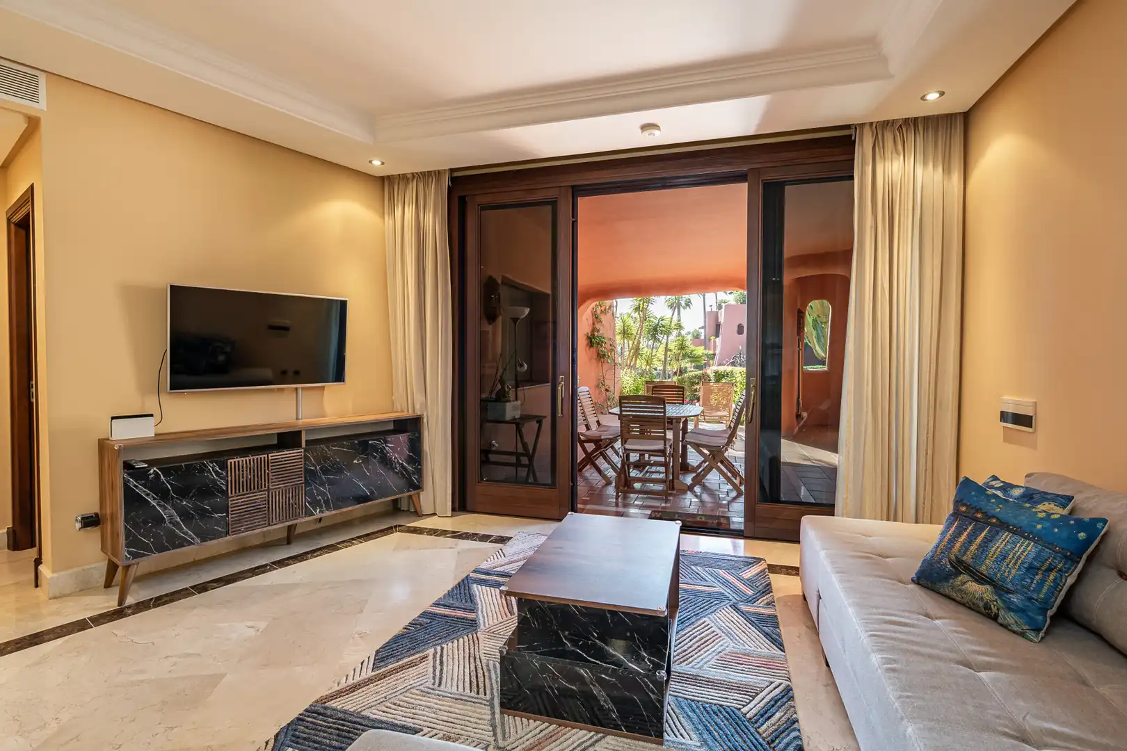 Sala de estar de Planta baja en venta en Estepona con Aire acondicionado, Calefacción y Terraza