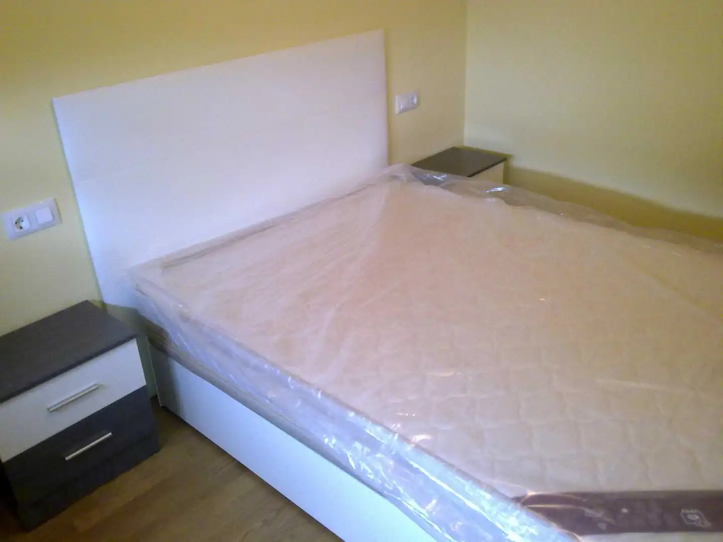 Habitación de Apartamento en venta en Pontevedra Capital  con Calefacción, Parquet y Trastero