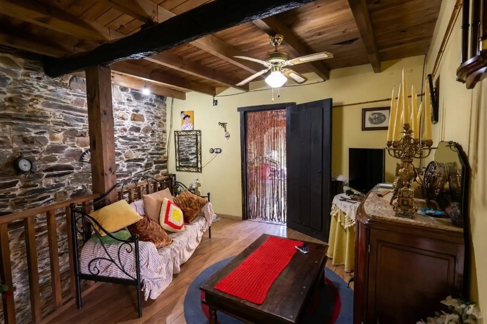 Casa rústica amb terrassa en venda a Villafranca del Bierzo, imagen 13