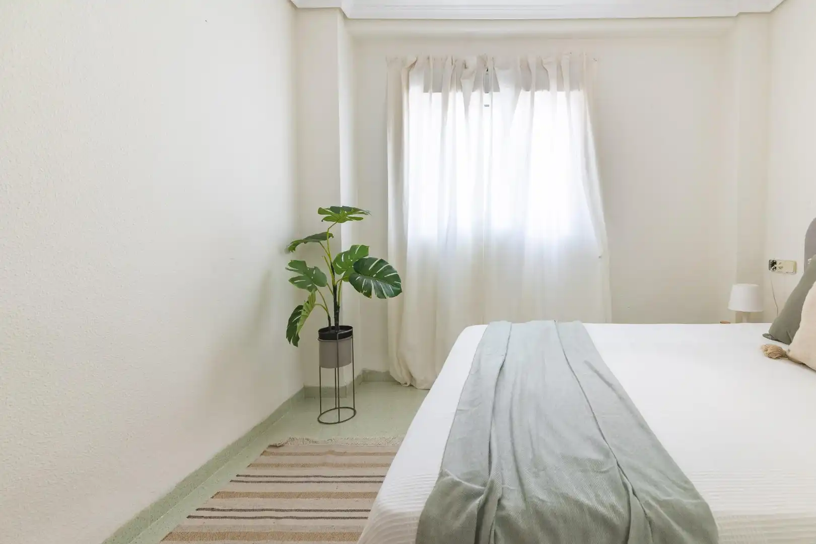 Habitación de Apartamento en venta en Valencia con Jardín privado y Piscina comunitaria