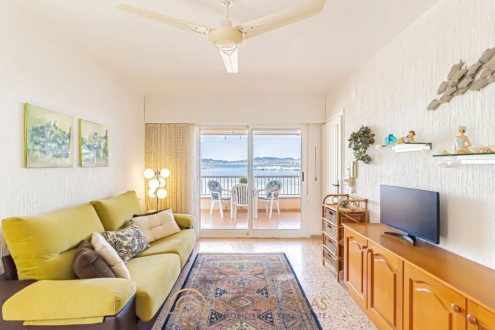 Sala de estar de Apartamento en venta en La Manga del Mar Menor con Amueblado y Piscina comunitaria