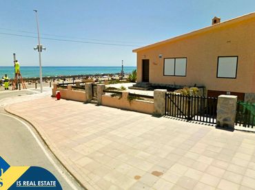 Villa zum Verkauf in Playa de los Locos