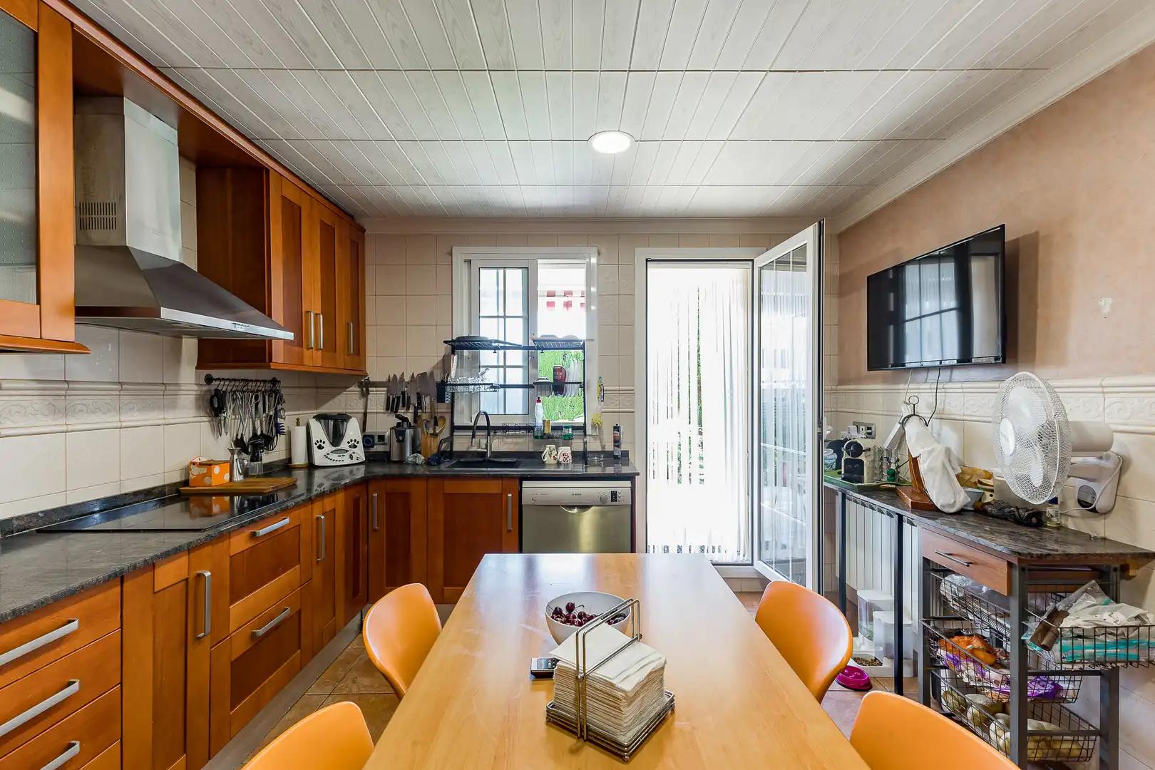 Cocina de Casa o chalet en venta en Cubelles con Aire acondicionado, Calefacción y Jardín privado