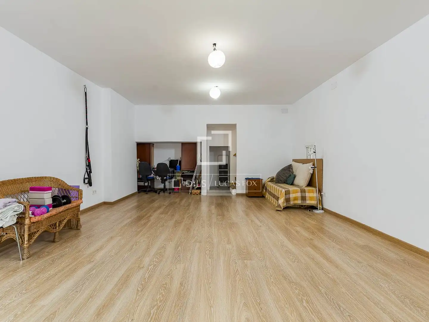 Piso en venta en Barcelona con Calefacción, Terraza y Balcón