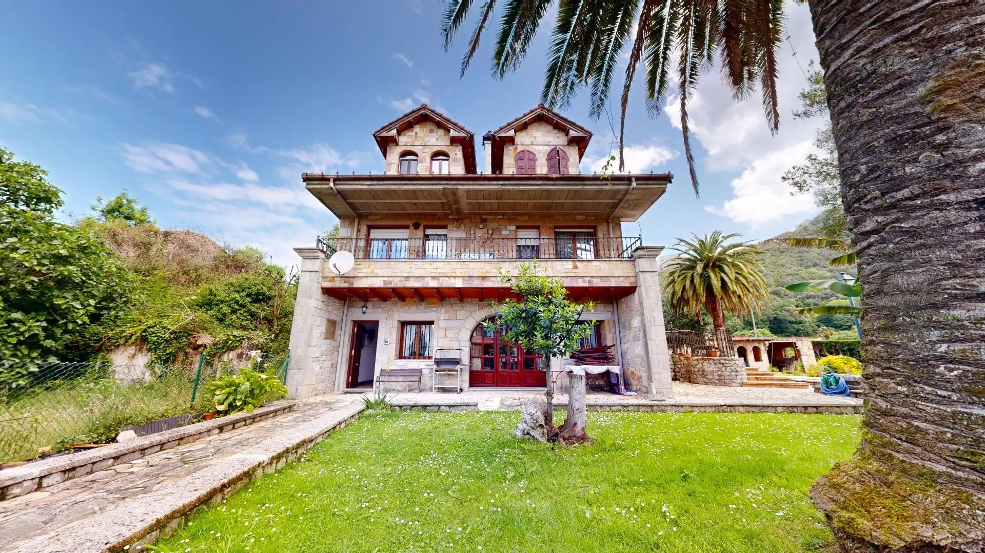Vista exterior de Casa o xalet en venda en Liendo amb Jardí privat, Terrassa i Traster