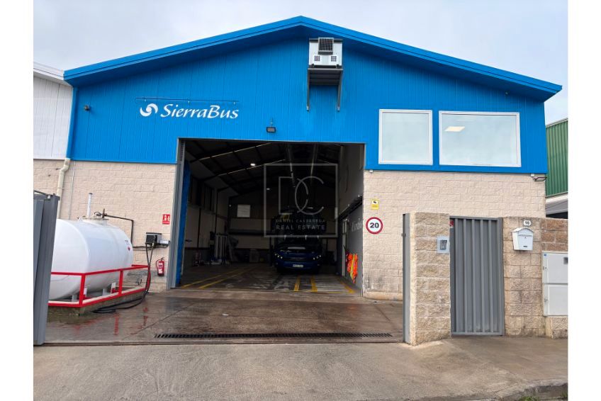 Vista exterior de Nau industrial de lloguer en Guadarrama amb Calefacció i Alarma