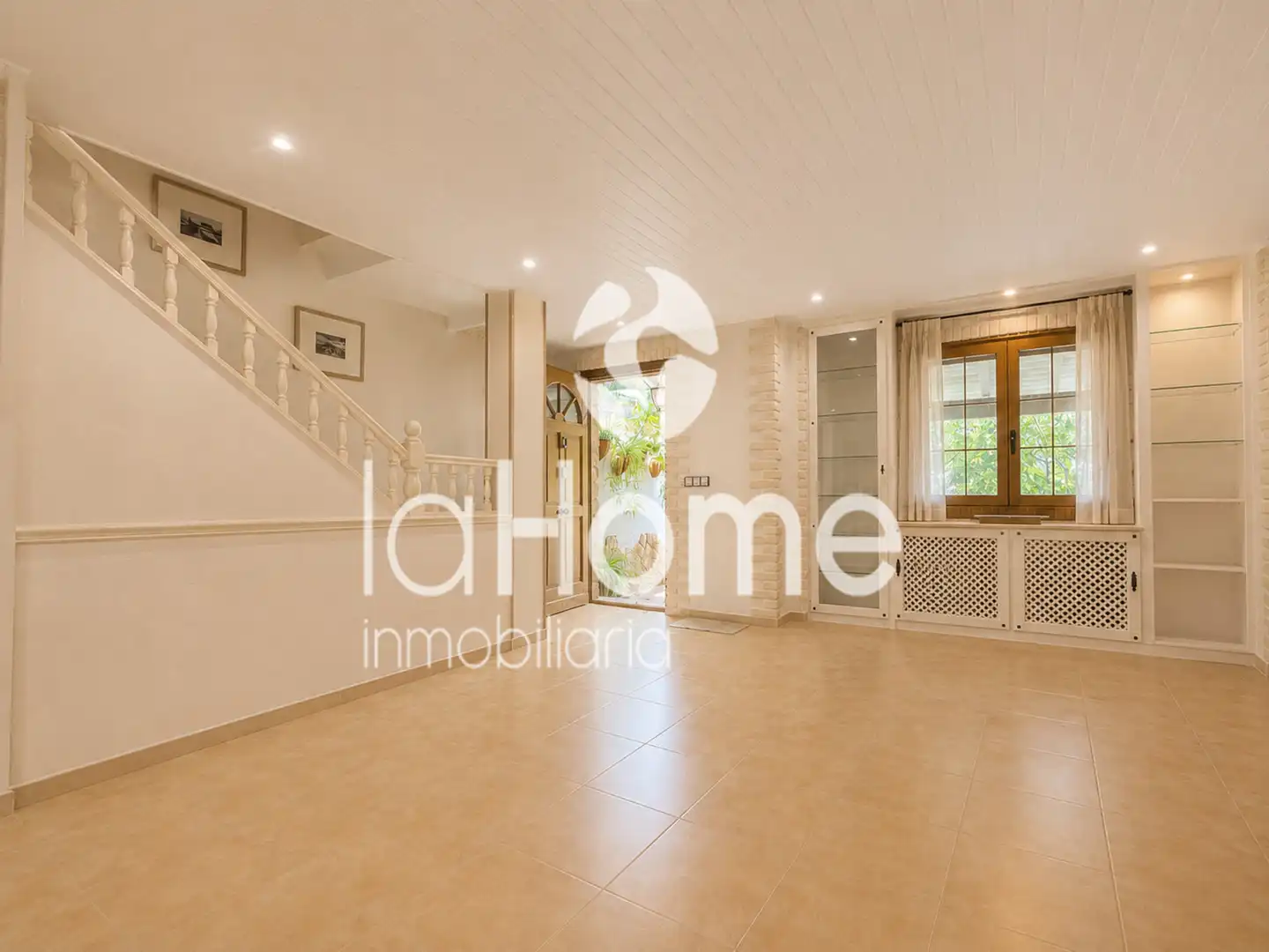 Garden of Detached homes for sale in Paterna  with Air Conditioner, Heating and Terrace