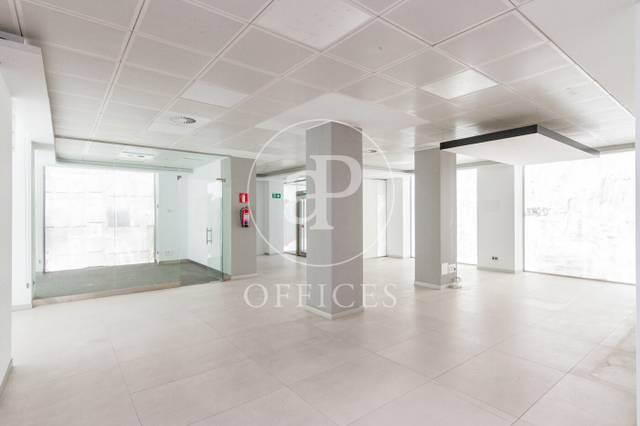 Oficina en Venta en Av. Llano Castellano en Tres Olivos - Valverde