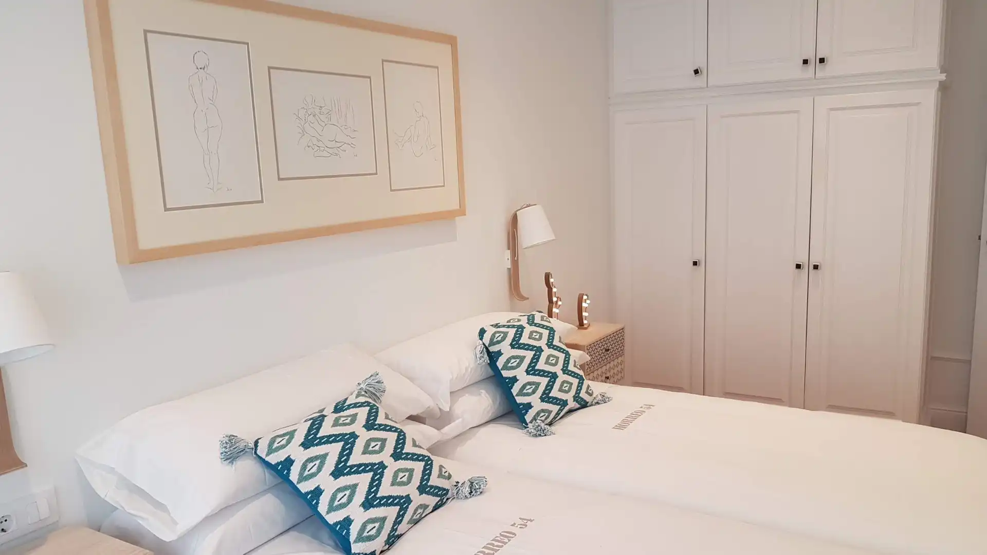 Schlafzimmer von Wohnung zur Miete in Santiago de Compostela  mit Heizung, Möbliert und Balkon
