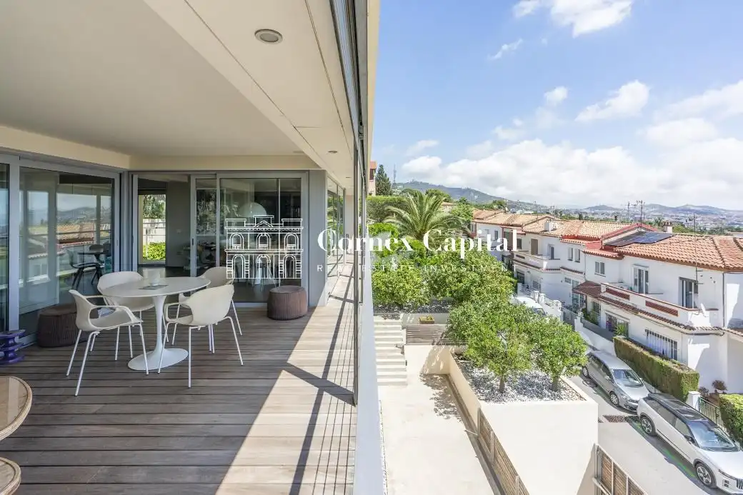Terrassa de Casa o xalet en venda en Barcelona amb Aire condicionat, Calefacció i Jardí privat