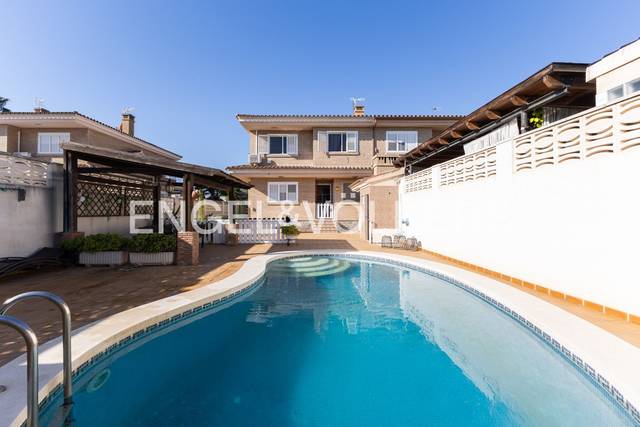 Casa-chalet en Alquiler en Heliópolis