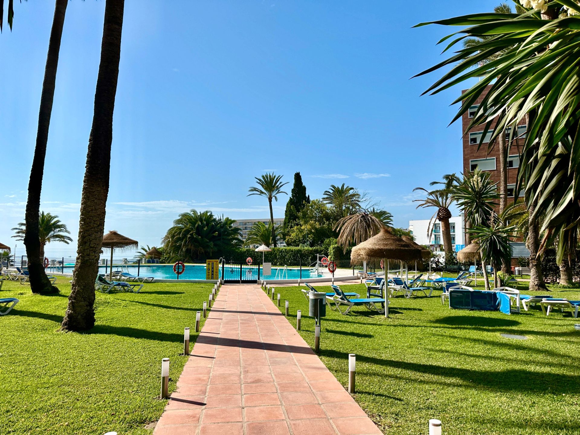 Piscina de Apartament en venda en Torremolinos amb Aire condicionat, Terrassa i Moblat
