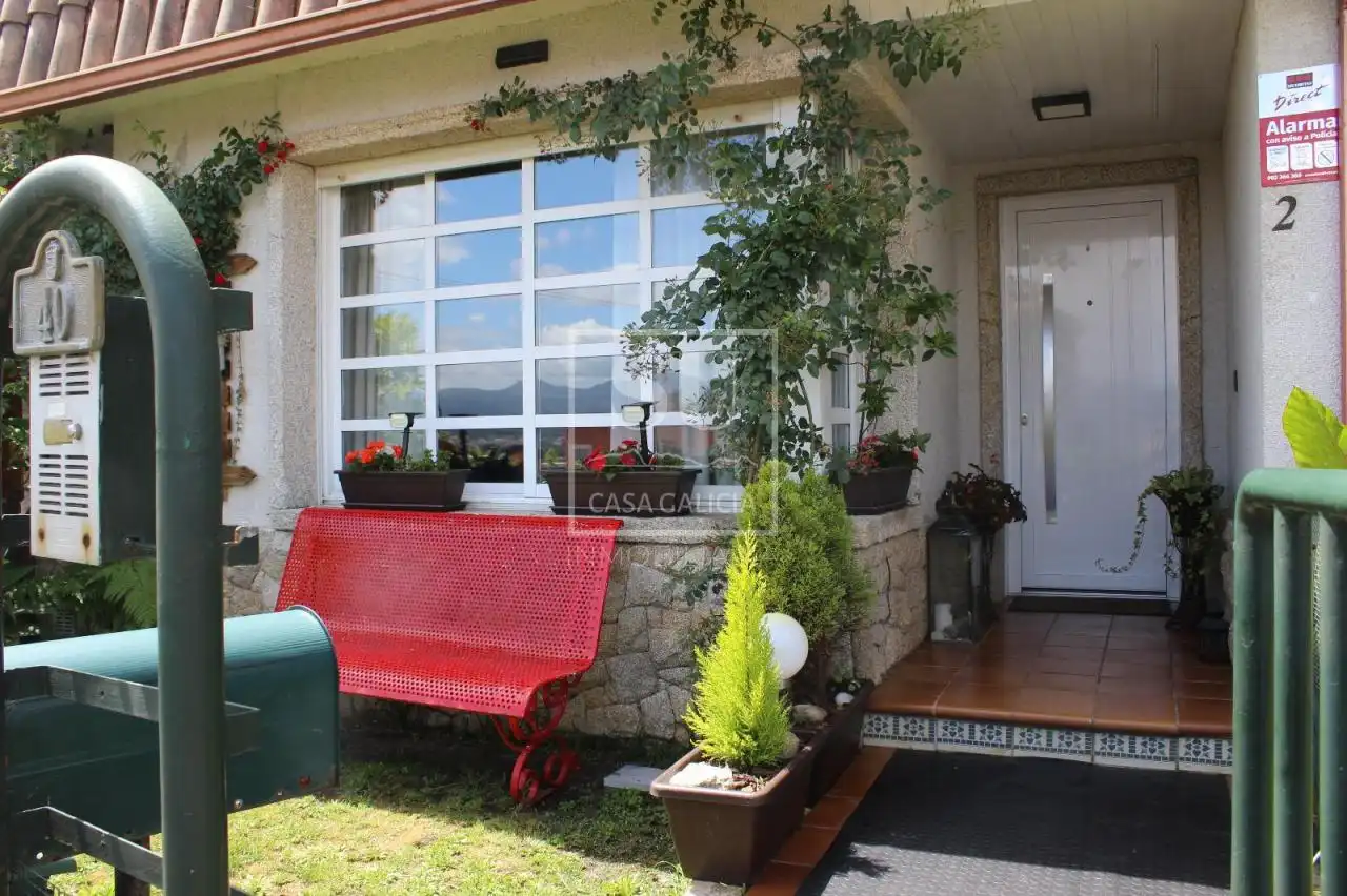 Vista exterior de Casa adosada en venta en Baiona con Calefacción, Jardín privado y Terraza