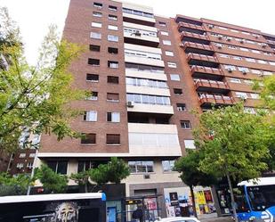 Vista exterior de Local en venda en  Madrid Capital