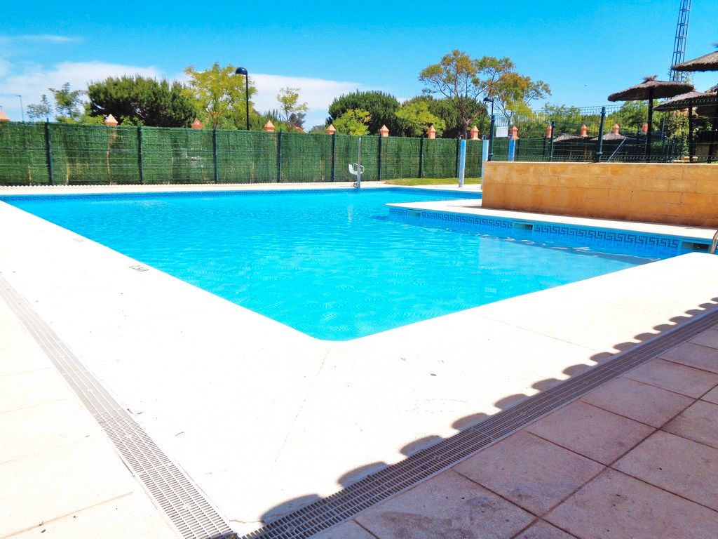 Schwimmbecken von Dachboden zum verkauf in Islantilla mit Klimaanlage, Heizung und Terrasse