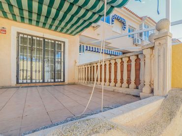 Maison mitoyenne à vendre à TR Lobarro