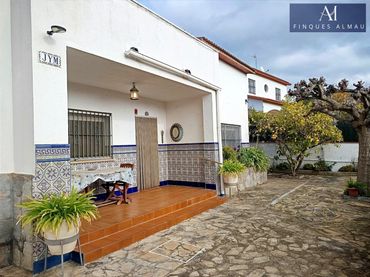 Casa amb piscina en venda a Mas Alba