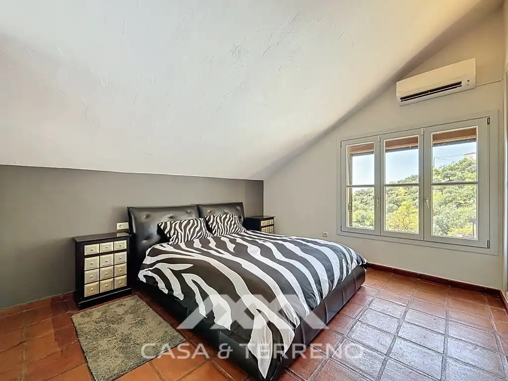 Dormitori de Casa o xalet en venda en Alcaucín amb Aire condicionat, Terrassa i Piscina