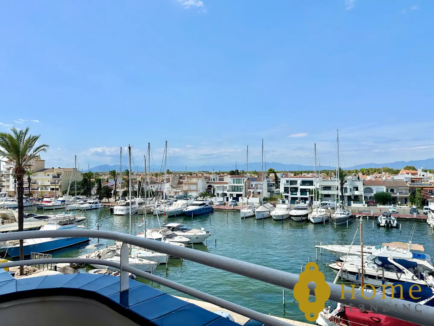 Außenansicht von Dachboden zum Verkauf in Empuriabrava mit Klimaanlage, Terrasse und Möbliert