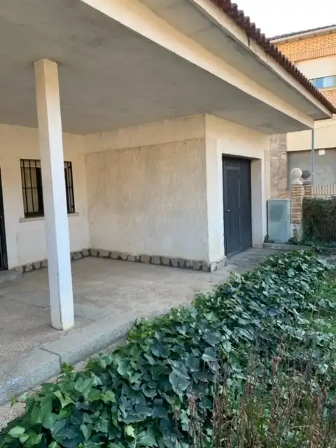 Vista exterior de Casa o chalet en venta en La Adrada  con Calefacción, Jardín privado y Trastero
