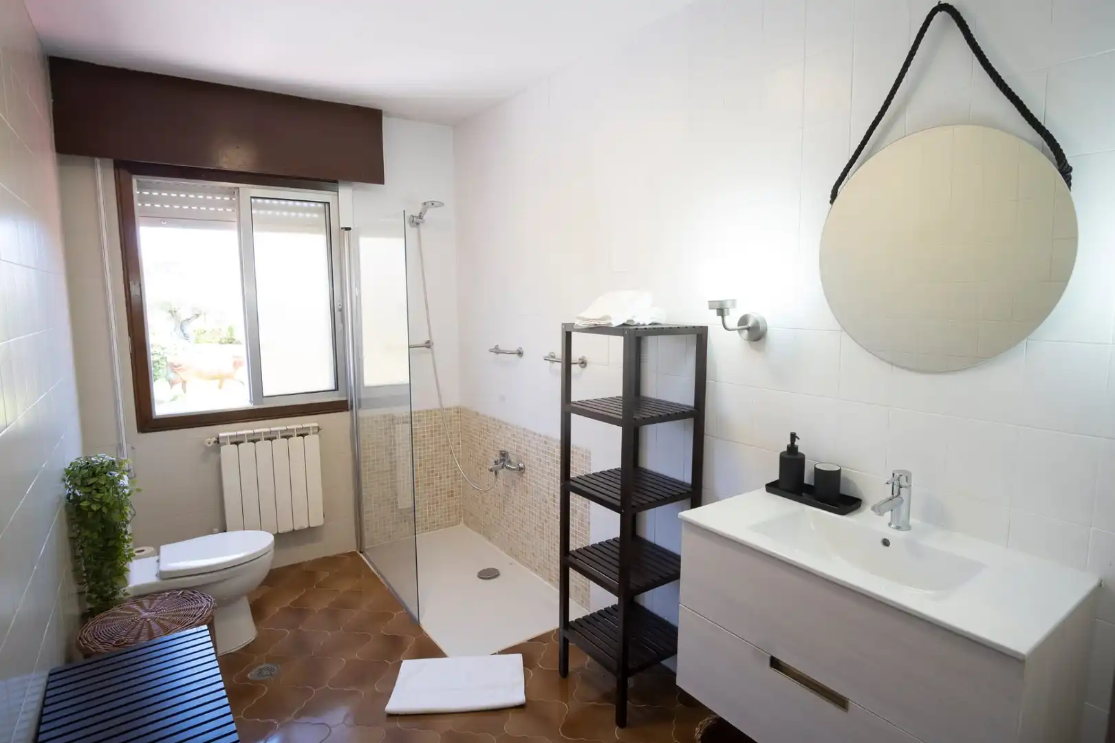 Bany de Casa o xalet en venda en Vigo  amb Calefacció, Jardí privat i Parquet