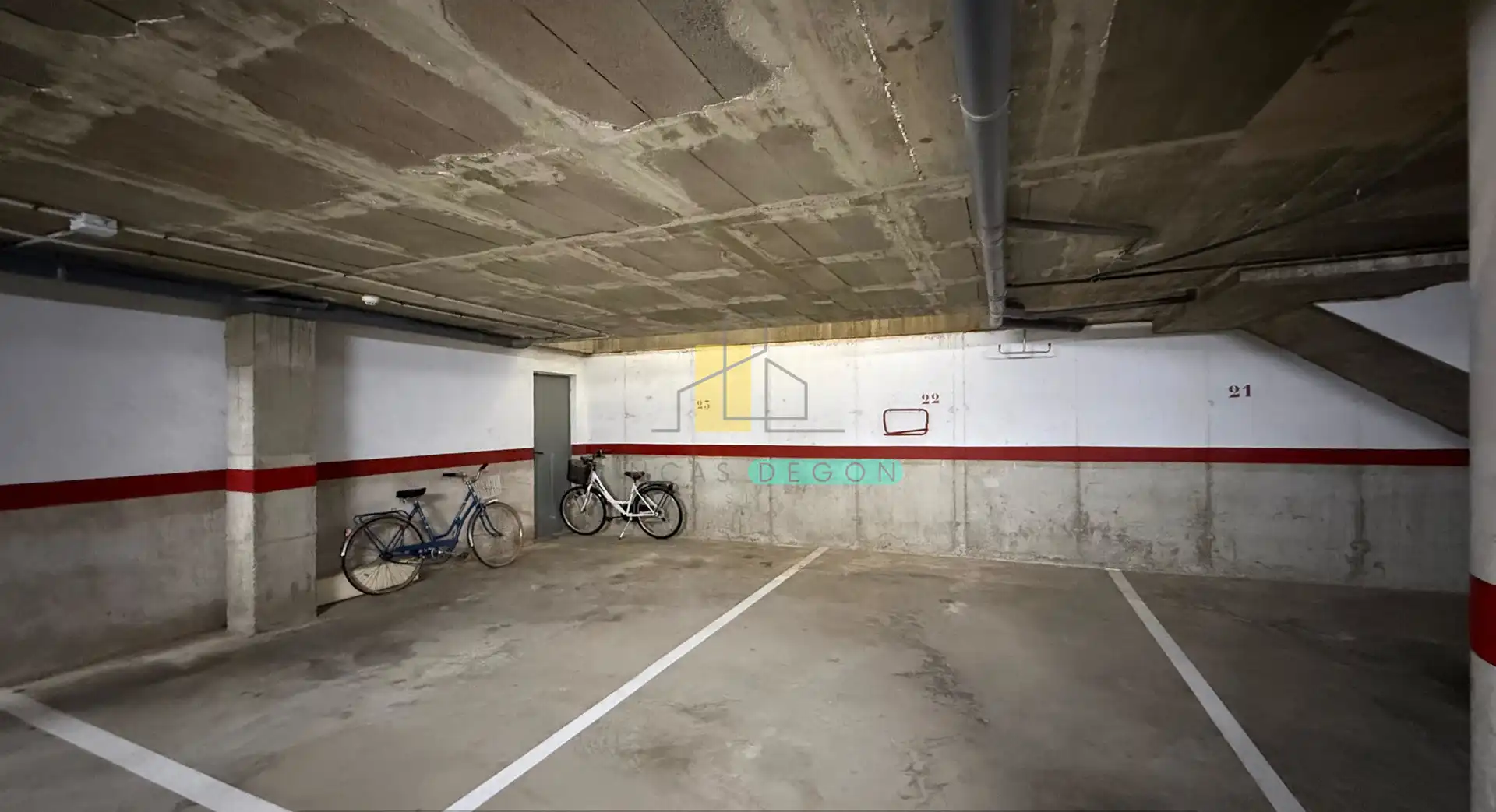Parking de Apartamento en venta en Empuriabrava con Calefacción, Terraza y Amueblado