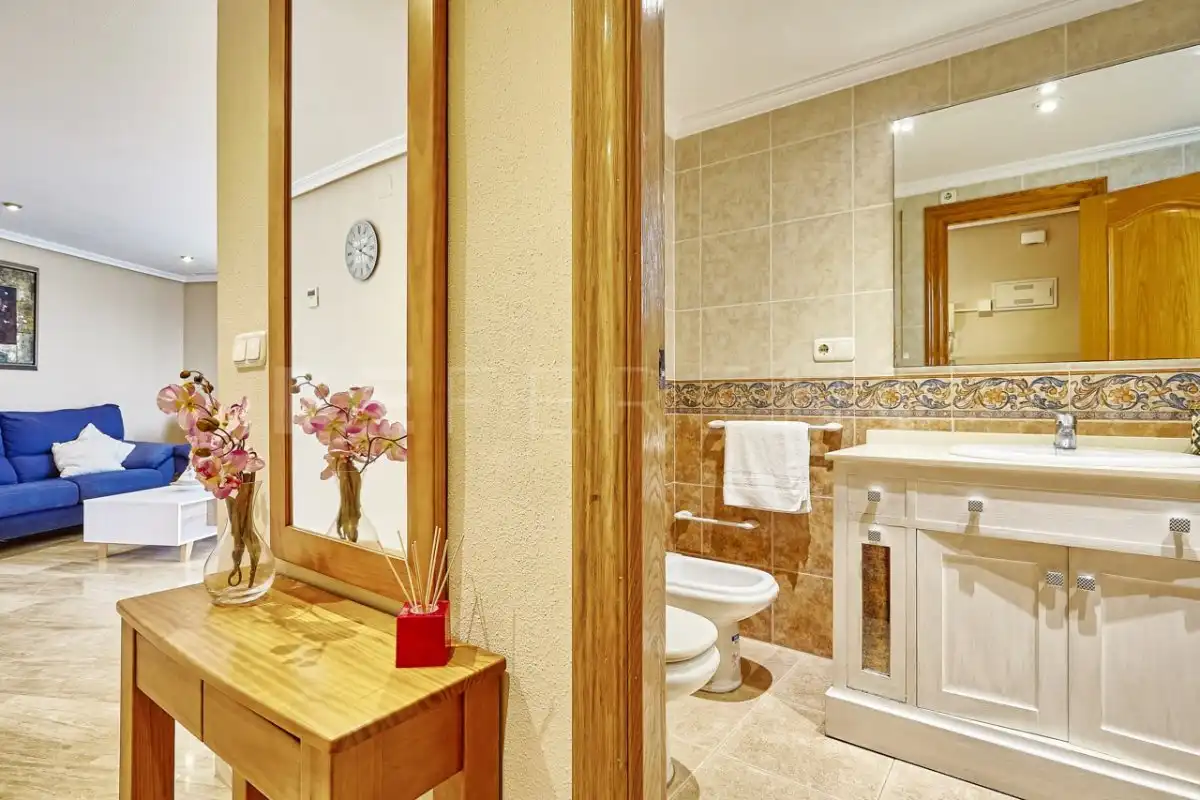 Bathroom of Apartments for rent in El Campello  with Air Conditioner, Heating and Private garden