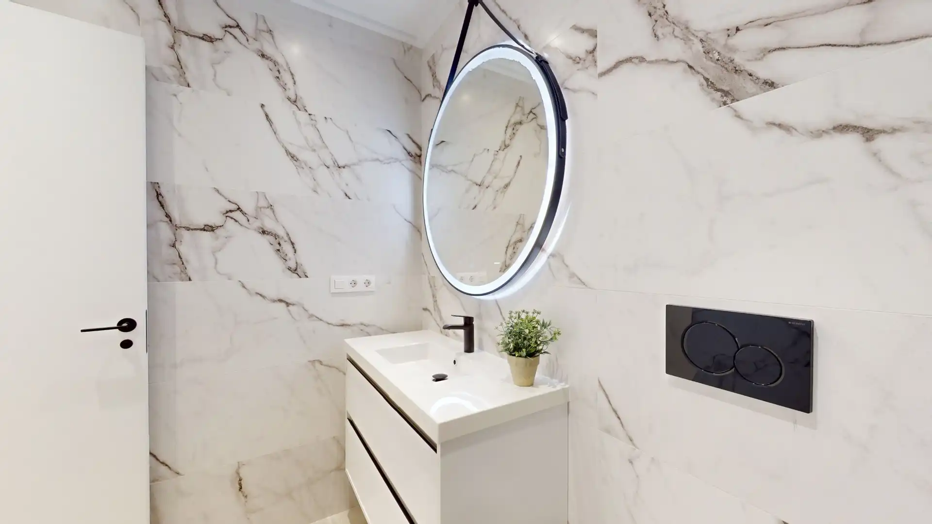 Baño de Piso en venta en Guardamar del Segura con Aire acondicionado, Terraza y Piscina