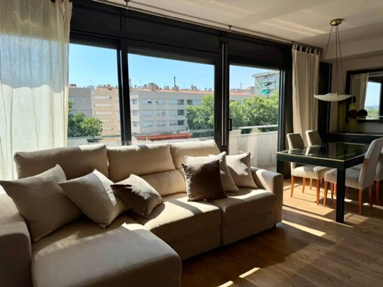 Living room of Flat for rent in Sabadell  with Air Conditioner, Heating and Parquet flooring