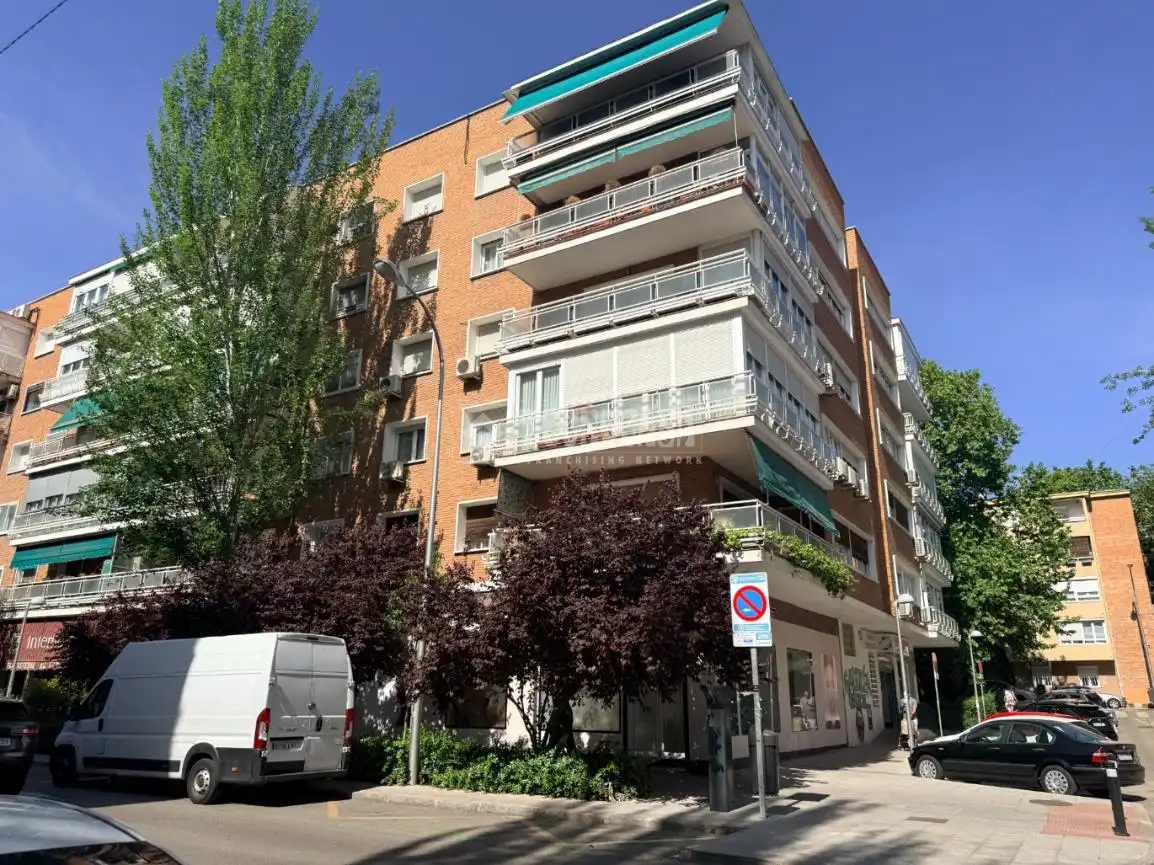 Vista exterior de Piso en venta en Madrid