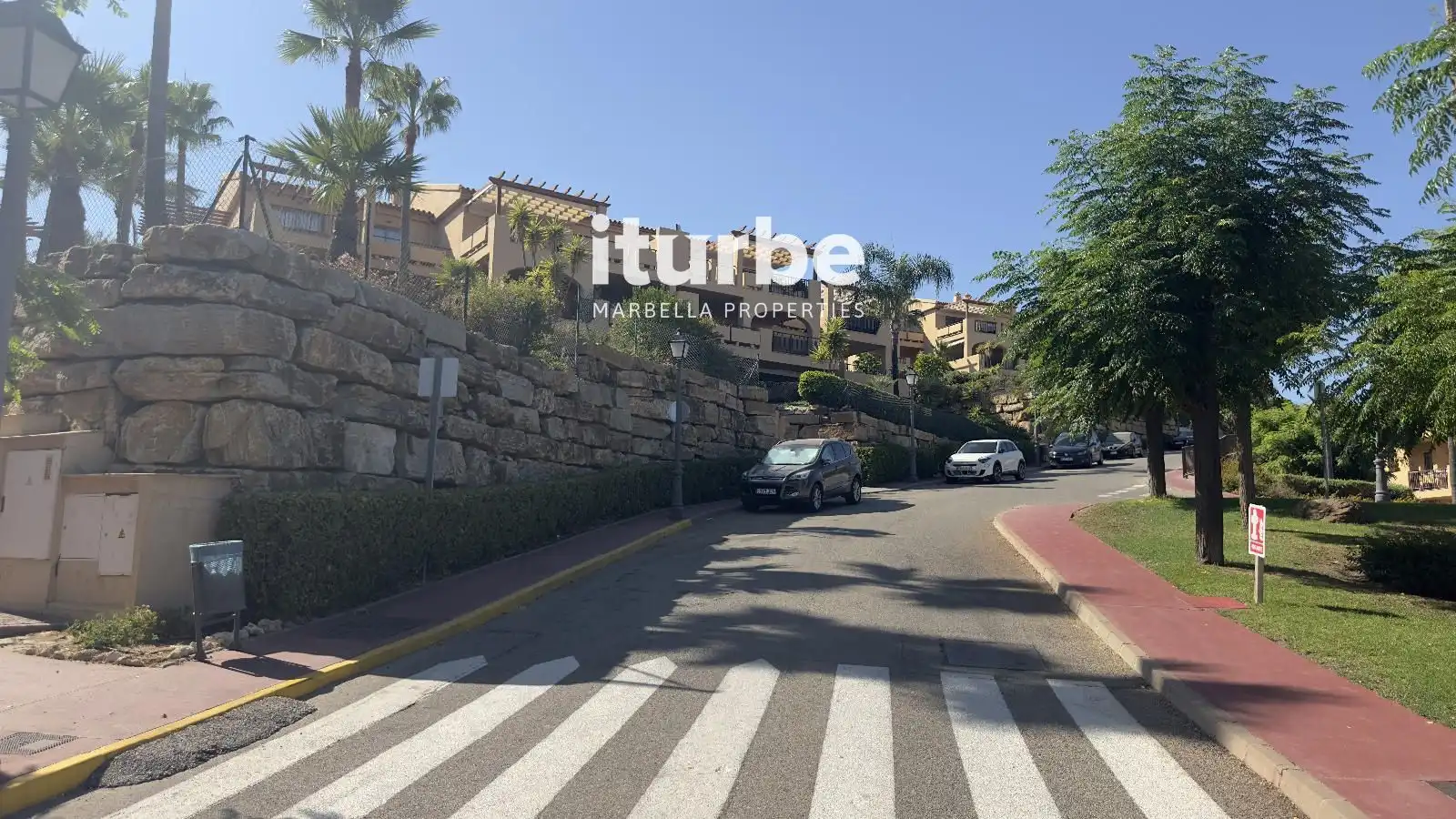 Exterior view of Flat for rent in Benahavís  with Air Conditioner, Terrace and Swimming Pool