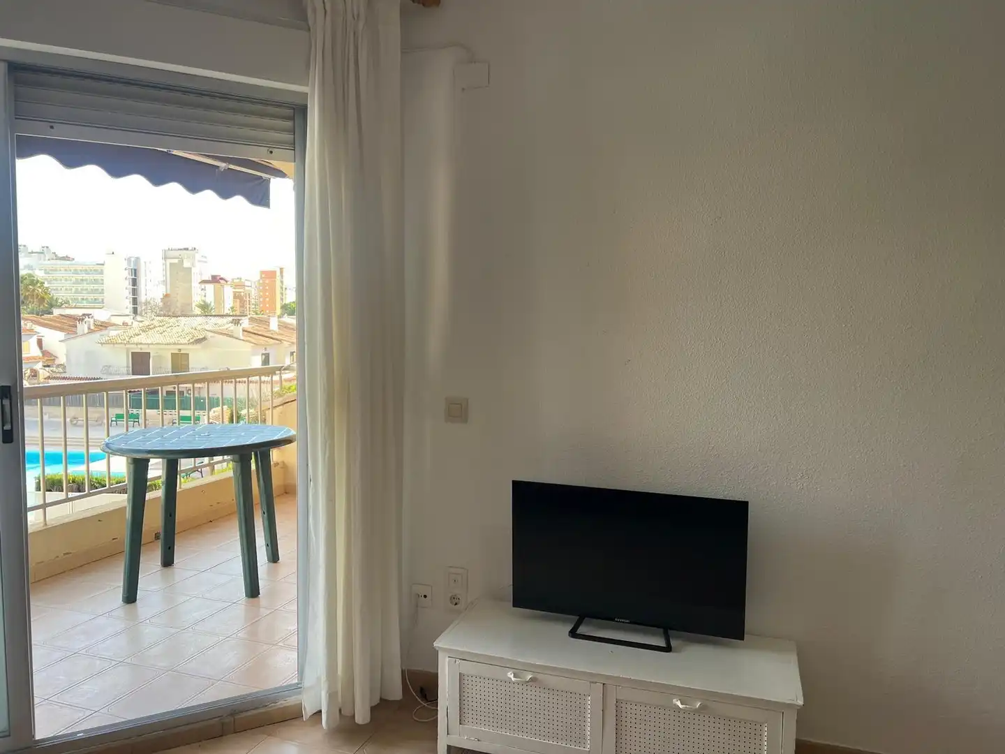 Dormitori de Apartament de lloguer en Gandia amb Aire condicionat, Terrassa i Moblat