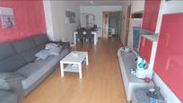 Sala d'estar de Pis en venda en Cunit amb Parquet, Terrassa i Piscina