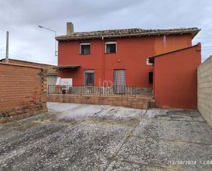 Vista exterior de Casa o xalet en venda en Pajares de los Oteros amb Terrassa i Piscina