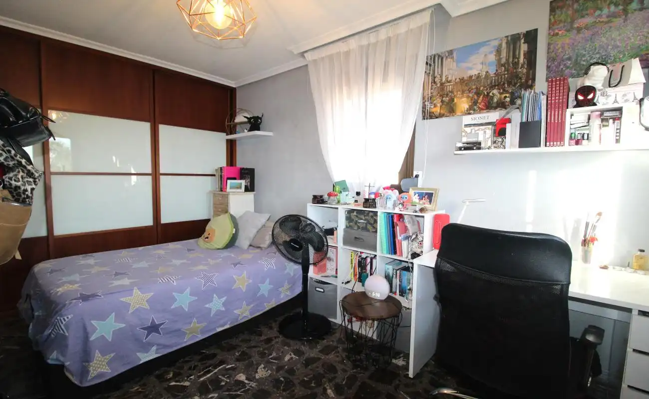 Dormitori de Casa o xalet en venda en L'Eliana amb Aire condicionat, Calefacció i Jardí privat