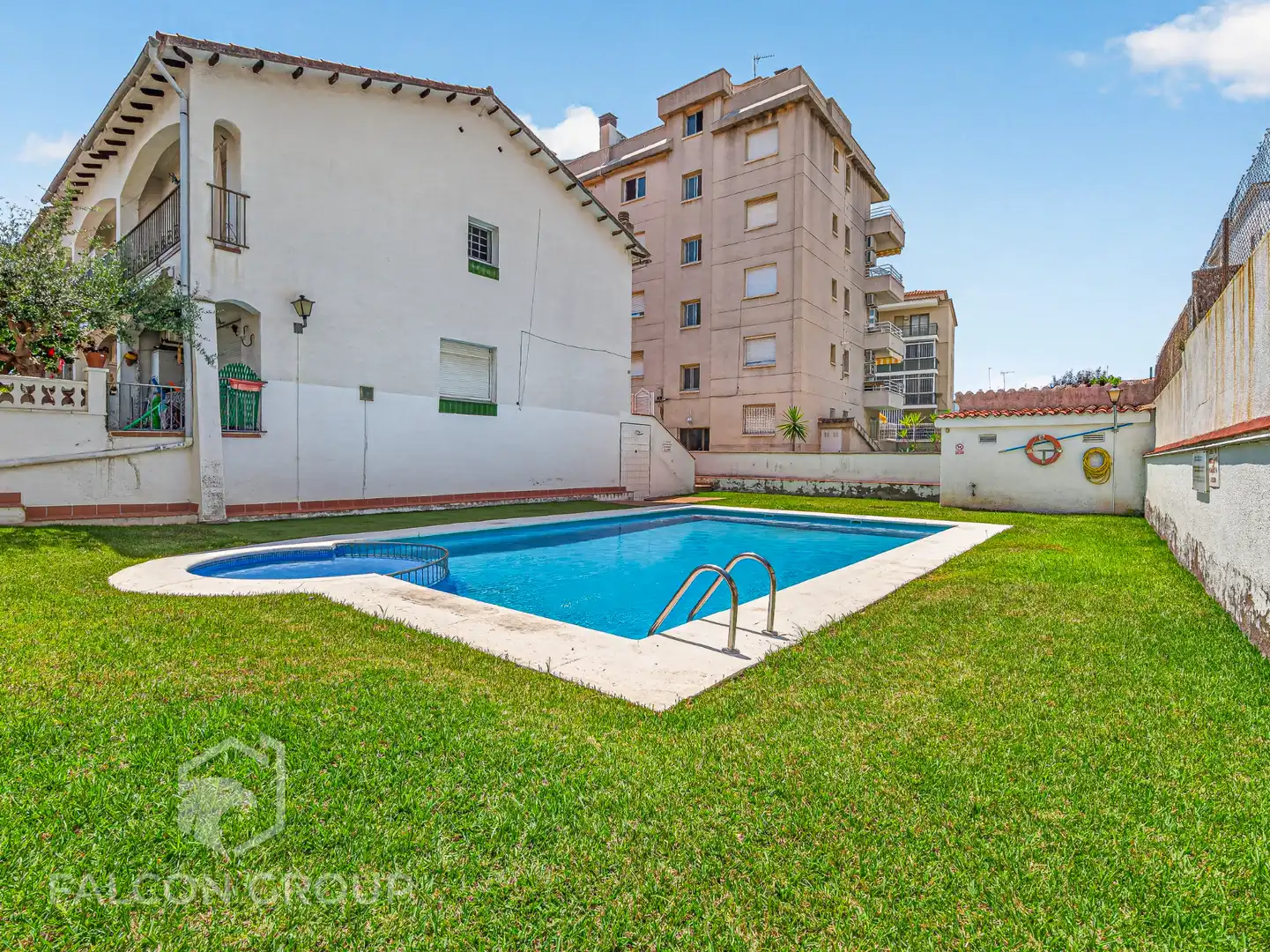 Piscina de Casa o xalet en venda en Calafell amb Aire condicionat, Calefacció i Jardí privat