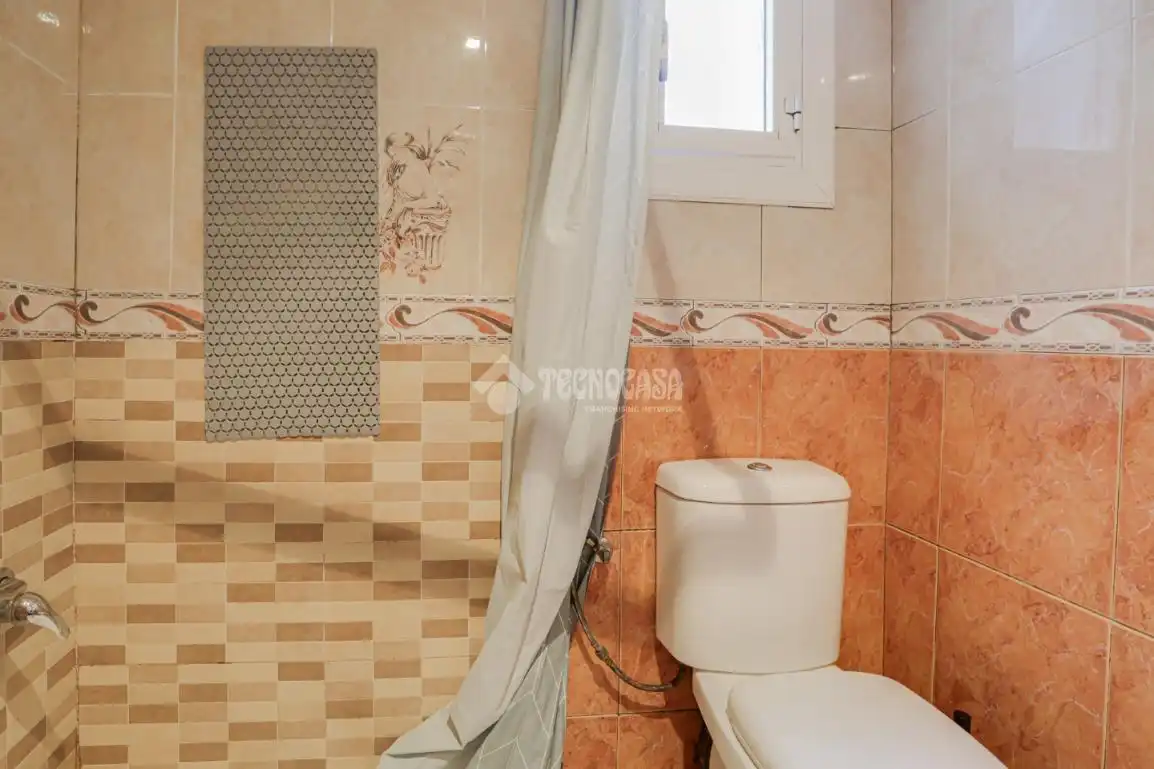 Bathroom of Flat for sale in Badalona