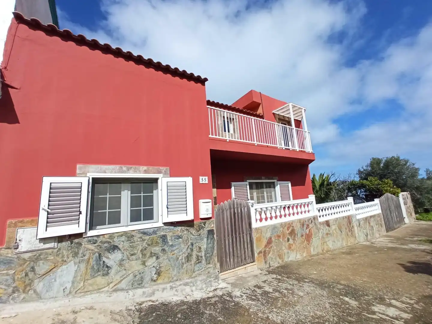 Vista exterior de Casa o xalet en venda en Santa Brígida amb Jardí privat, Terrassa i Traster