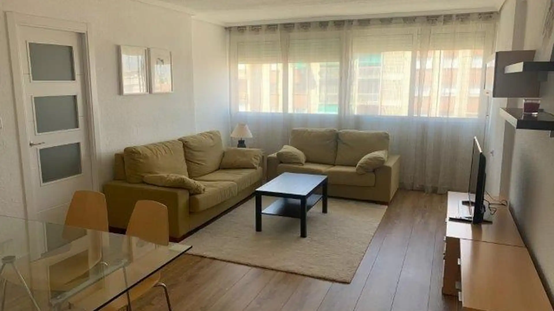 Flat for rent in Plaza HONDURAS, Ciutat Jardí