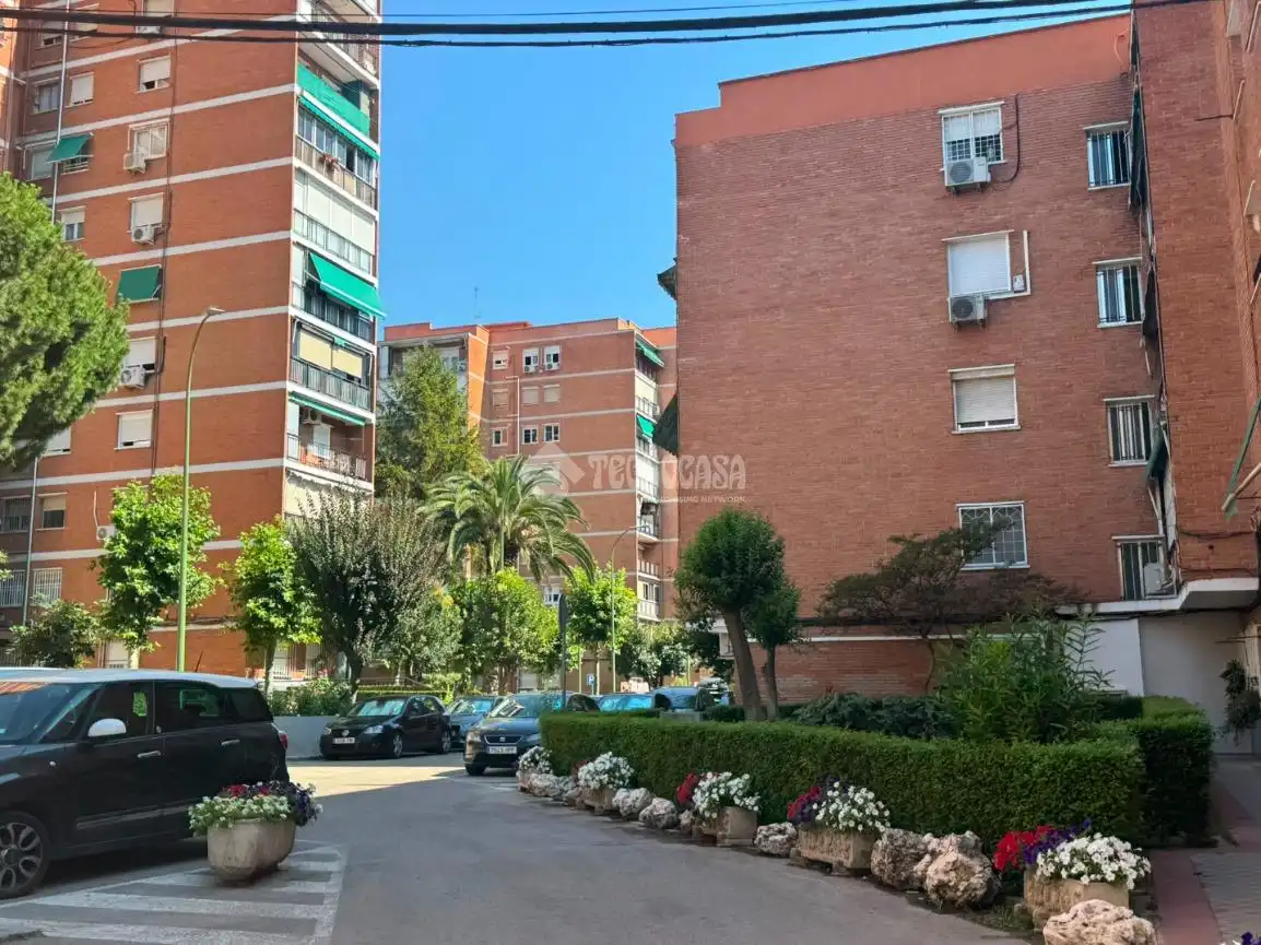 Vista exterior de Piso en venta en Madrid con Terraza y Balcón