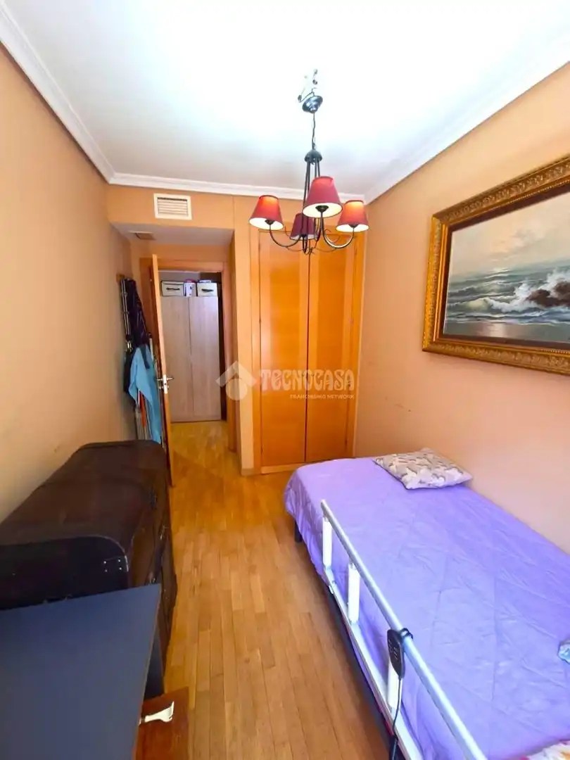 Bedroom of Flat for sale in Parla  with Air Conditioner, Heating and Parquet flooring