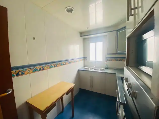 Küche von Dachboden zum Verkauf in Santa Coloma de Gramenet mit Parkett und Ofen