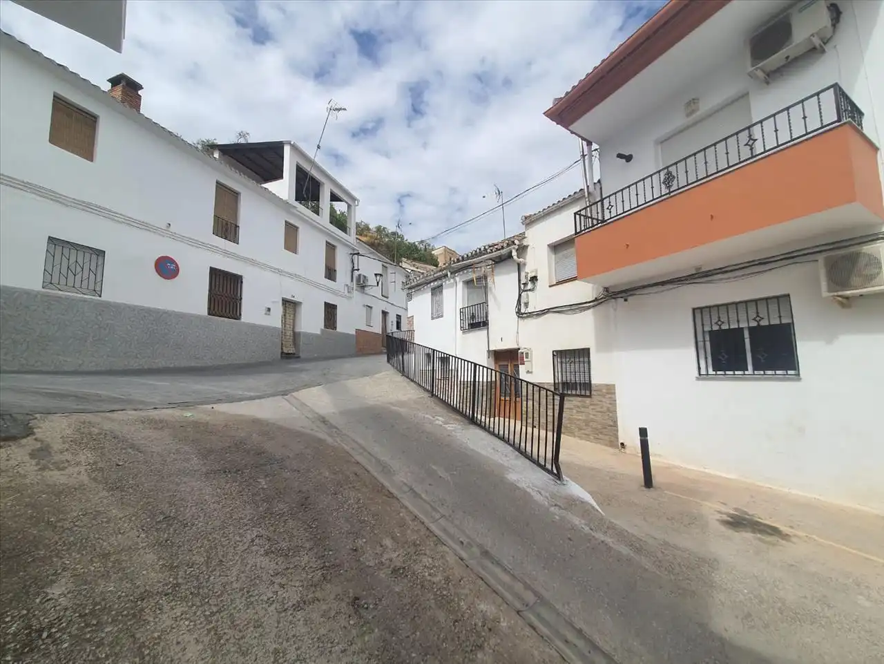 Außenansicht von Wohnung zum Verkauf in Colomera mit Terrasse