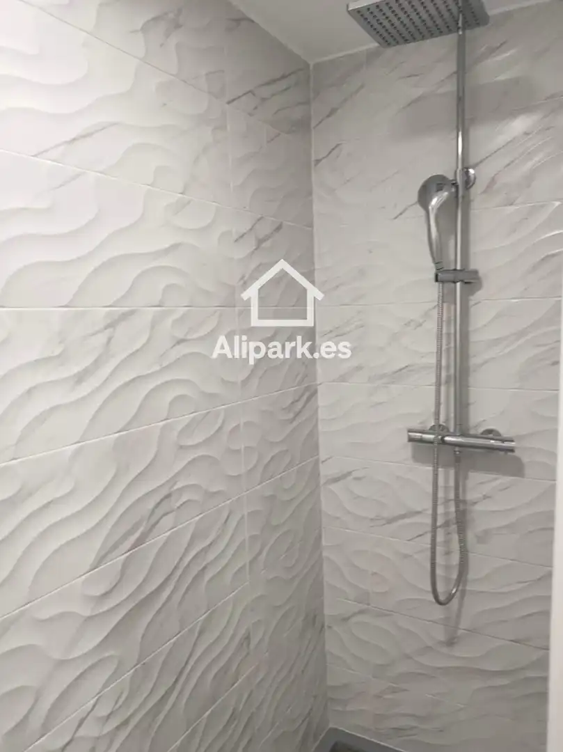 Bany de Pis en venda en Villajoyosa / La Vila Joiosa amb Aire condicionat, Terrassa i Traster